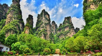 【巔峰張家界5天高鐵團】<韶山-鳳凰古城張家界國家森林公園 魅力湘西表演 土司王府>